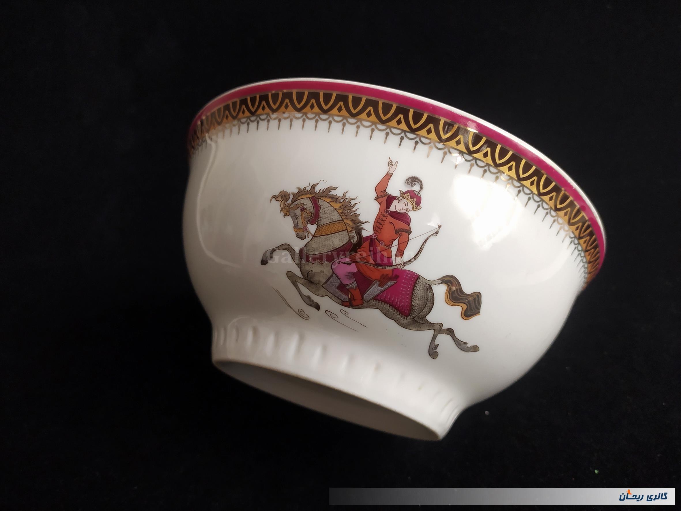 کاسه چینی قدیمی طرح شکارگاه لاکی رنگ
