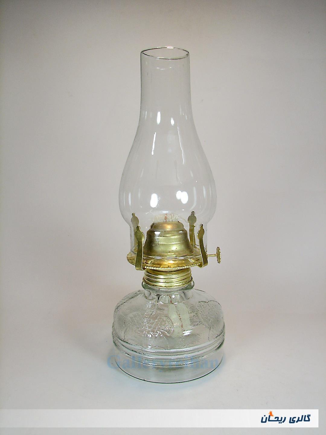 یک عدد چراغ نفتی زیبا کاملا سالم 