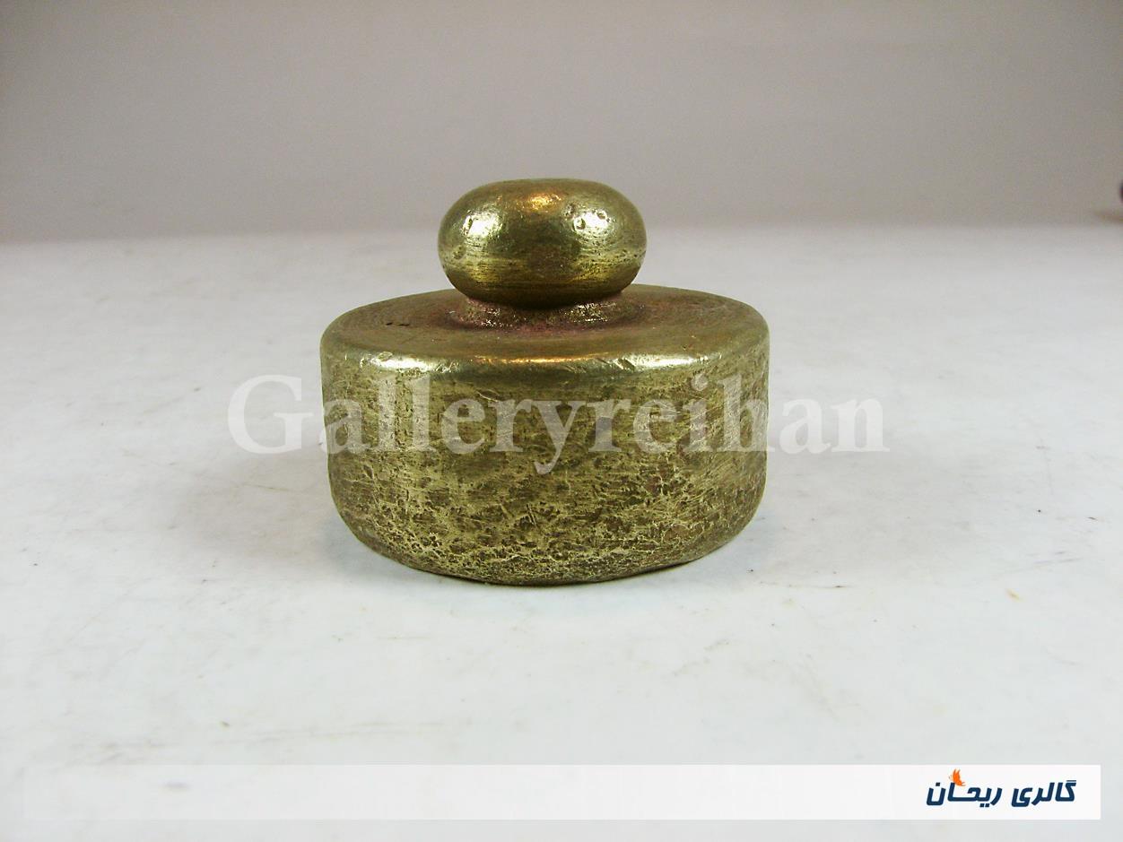 1 عدد وزنه قدیمی برنجی مهردار 100 گرمی 