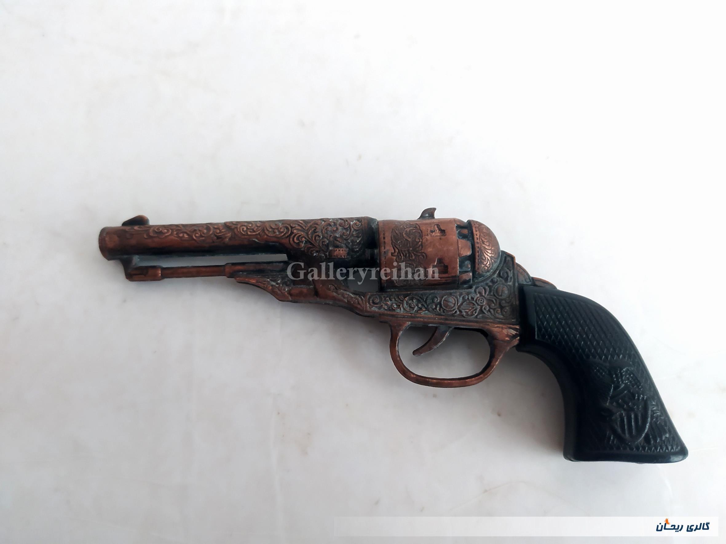 هفت تیر مسی قدیمی دکوری با دسته پلاستیکی   