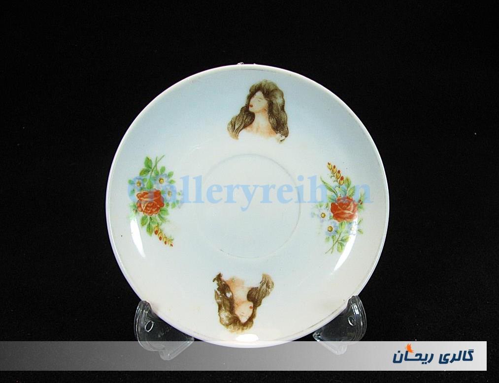 دیوارکوب یا زیرفنجانی قدیمی گل سرخی و چهره