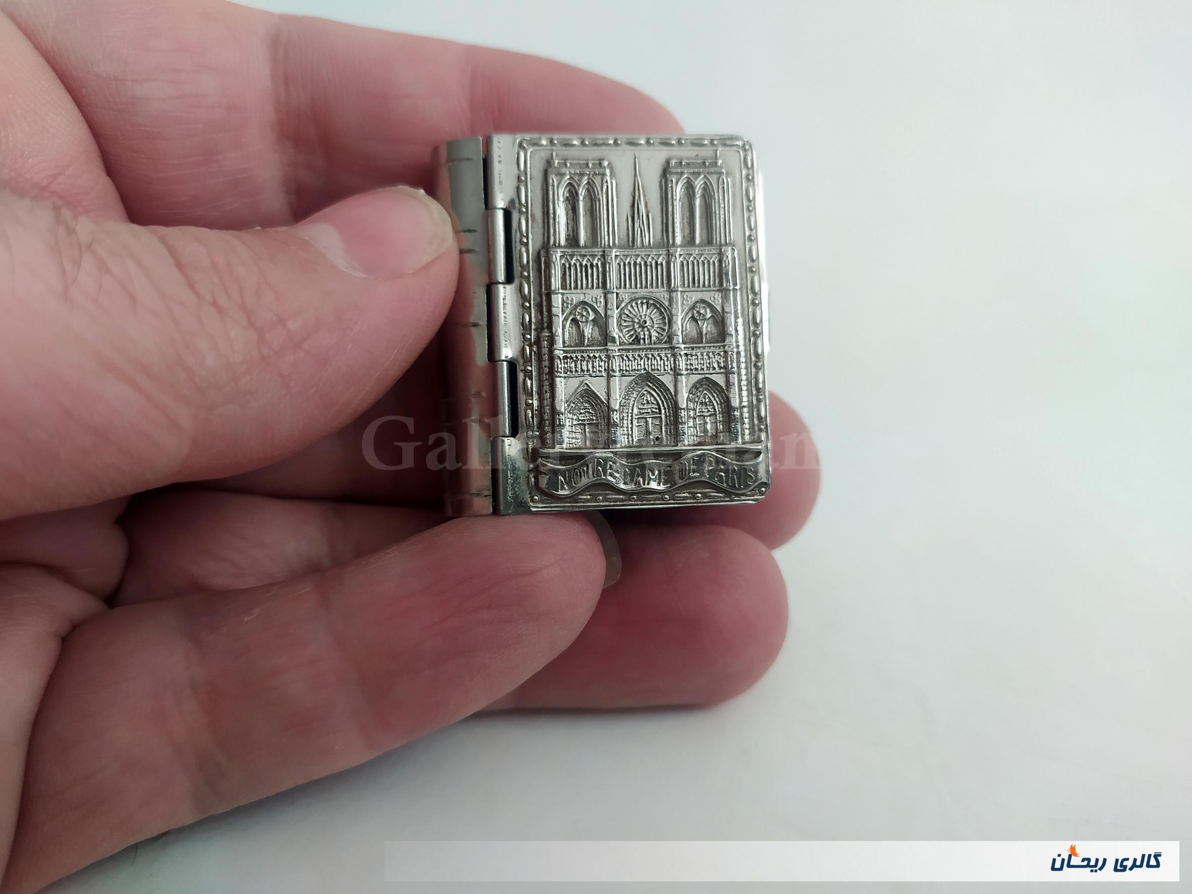 جای انجیل فرانسوی بسیار کمیاب طرح کتاب