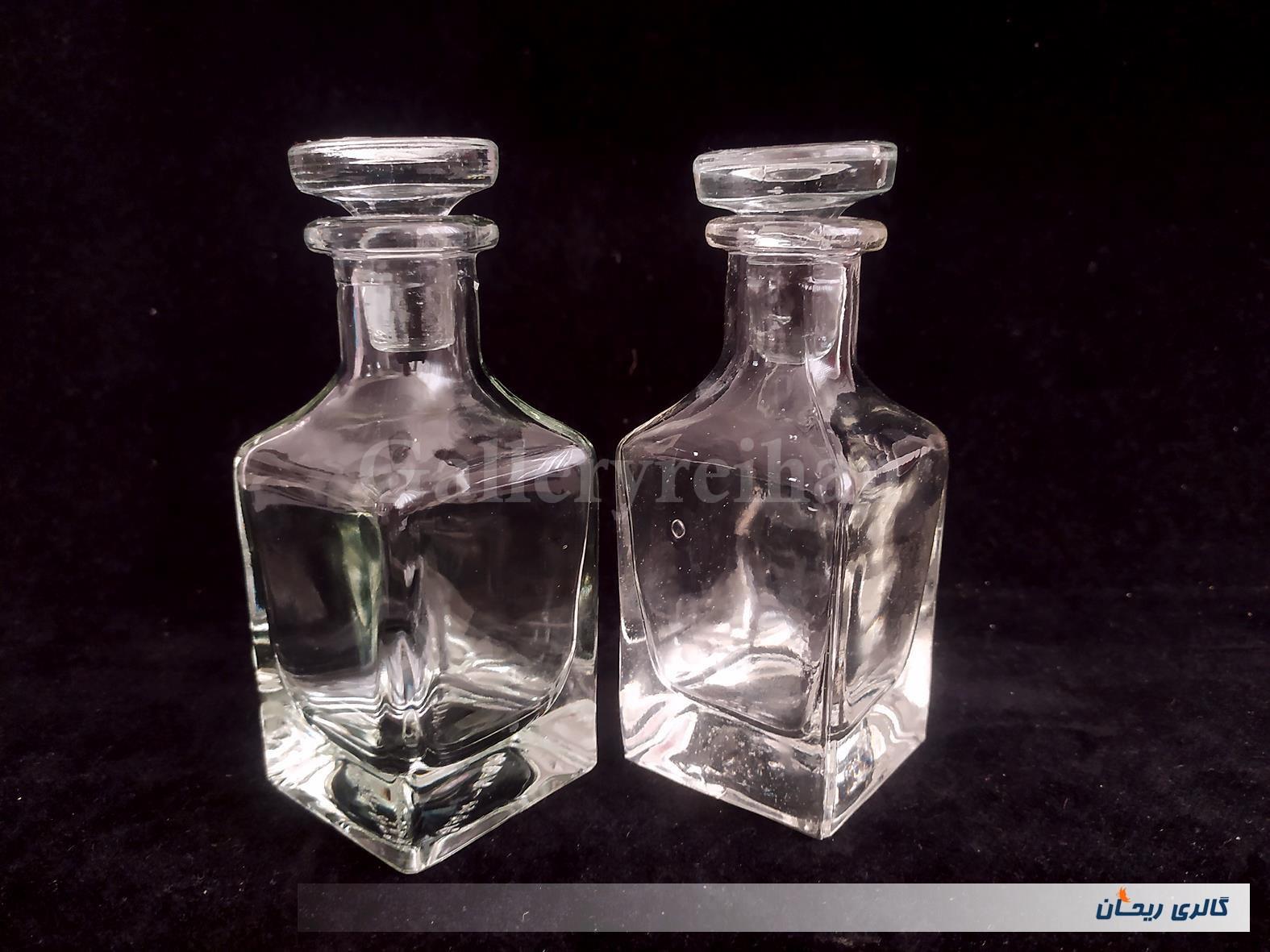 یک جفت شیشه مخصوص نگهداری عطر و مایعات