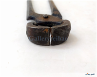 گاز انبر قدیمی دست ساز همراه با میخکش 