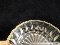 فنجان قدیمی شیشه ای با طرح و شکل خاص