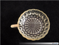 فنجان قدیمی شیشه ای با طرح و شکل خاص