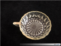 فنجان قدیمی شیشه ای با طرح و شکل خاص