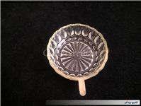 فنجان قدیمی شیشه ای با طرح و شکل خاص