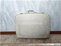 چمدان قدیمی طرح دار بسیار خاص کرم رنگ 