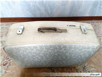 چمدان قدیمی طرح دار بسیار خاص کرم رنگ 