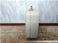 چمدان قدیمی طرح دار بسیار خاص کرم رنگ 