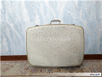 چمدان قدیمی طرح دار بسیار خاص کرم رنگ 