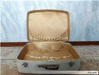 چمدان قدیمی طرح دار بسیار خاص کرم رنگ 