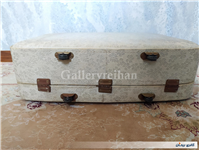 چمدان قدیمی طرح دار بسیار خاص کرم رنگ 