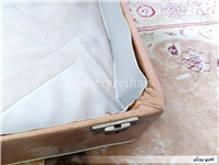 چمدان قدیمی با رنگ بسیار خاص و زیبا 