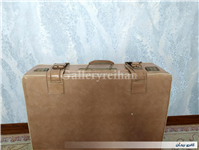 چمدان قدیمی با رنگ بسیار خاص و زیبا 
