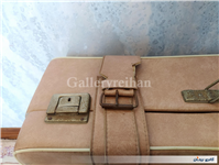 چمدان قدیمی با رنگ بسیار خاص و زیبا 