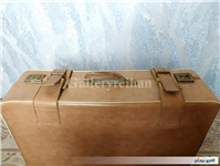 چمدان قدیمی با رنگ بسیار خاص و زیبا 