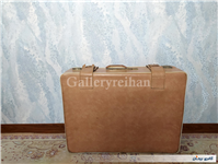 چمدان قدیمی با رنگ بسیار خاص و زیبا 
