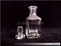 یک عدد شیشه مخصوص نگهداری عطر و مایعات